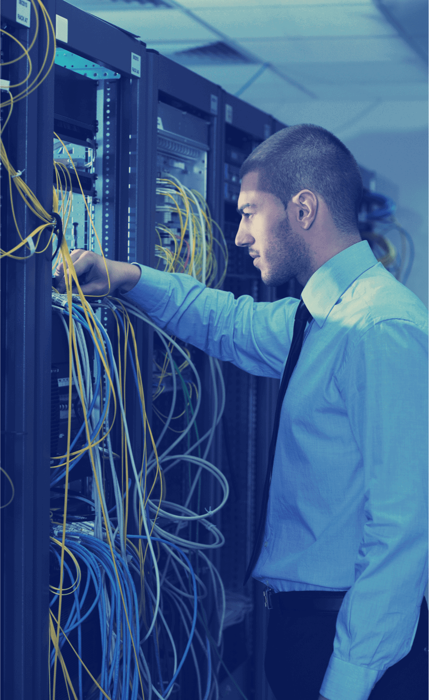 young-it-engineer-in-datacenter-server-room-PN2KLWE